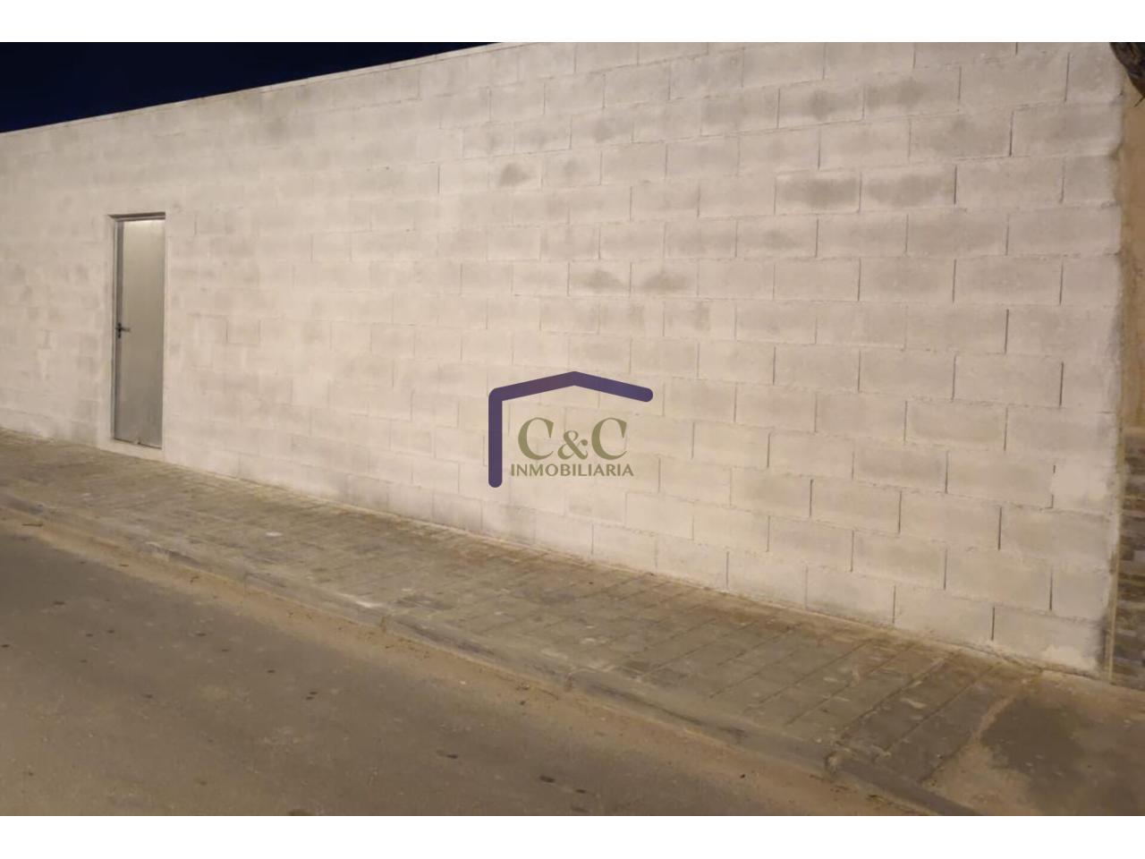 For sale of land in Manzanares