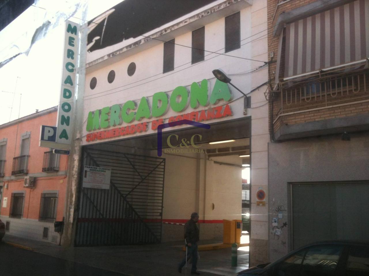 For sale of commercial in Manzanares