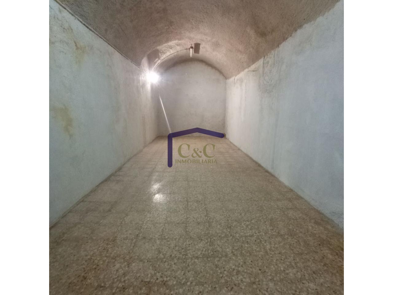 For sale of commercial in Manzanares