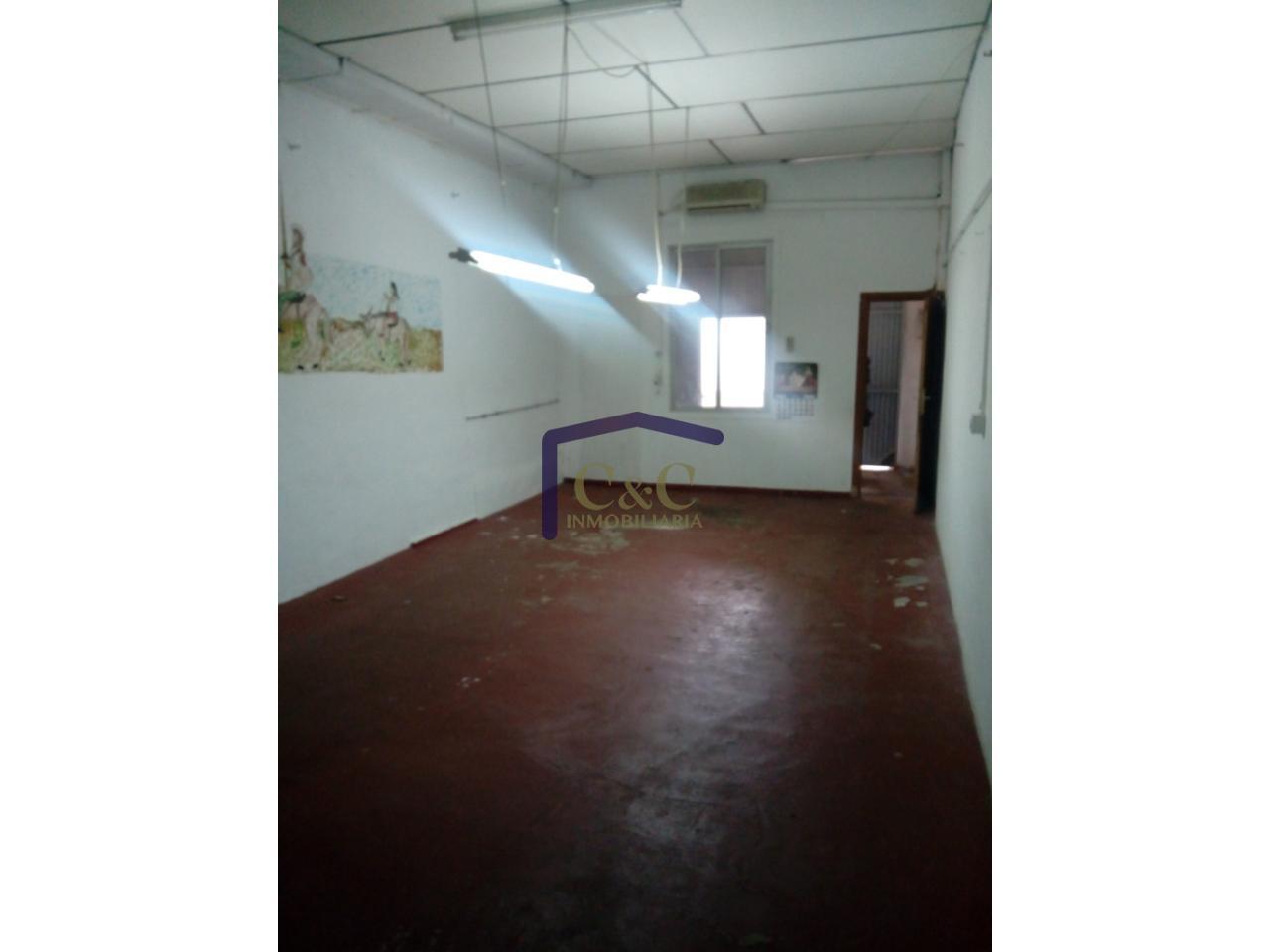 For rent of commercial in Manzanares