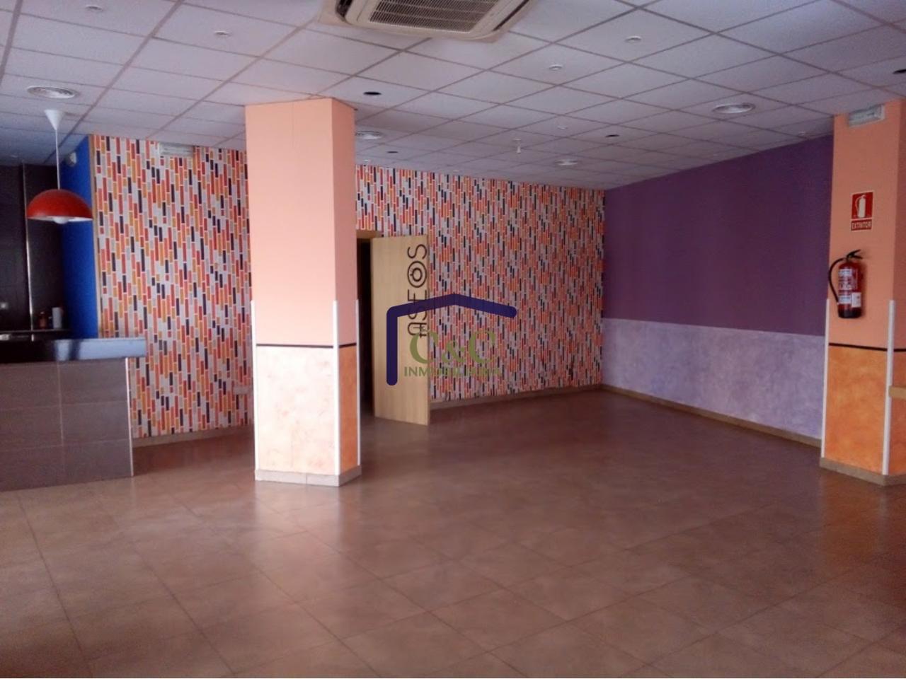 For rent of commercial in Manzanares