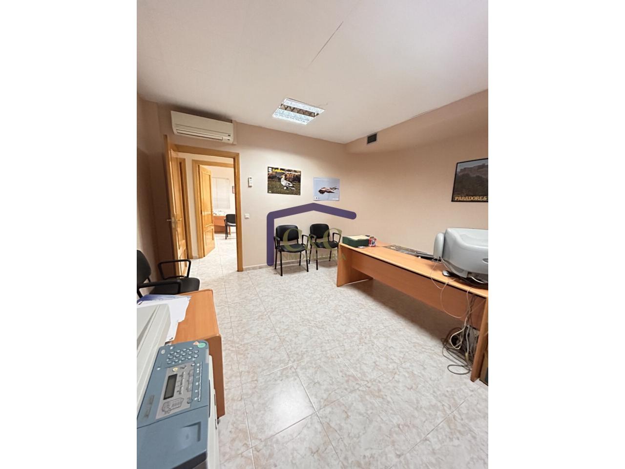 For sale of commercial in Manzanares