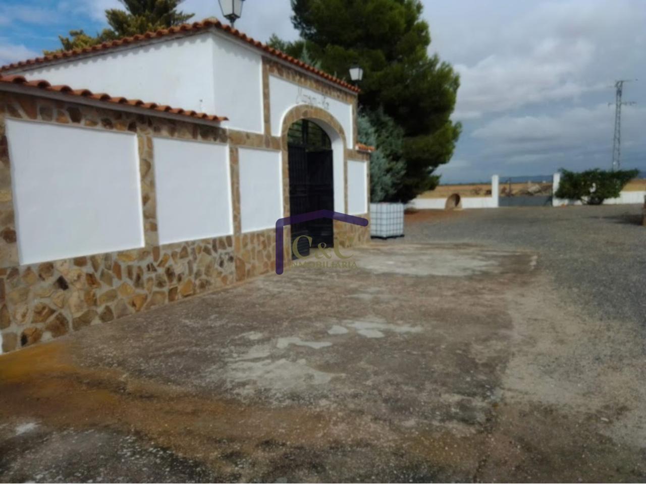 For sale of house in Valdepeñas