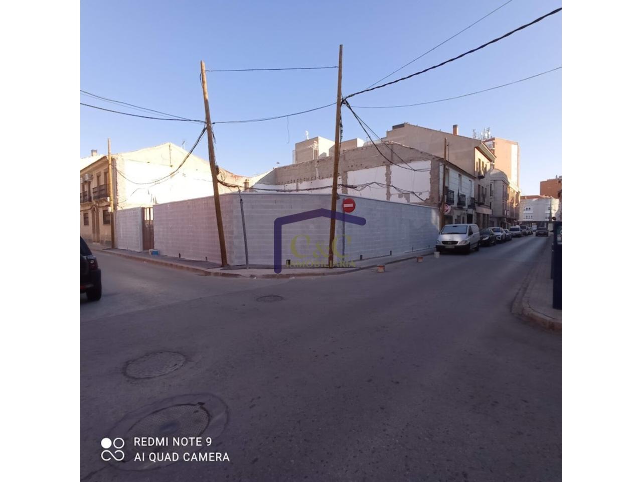 For sale of land in Manzanares