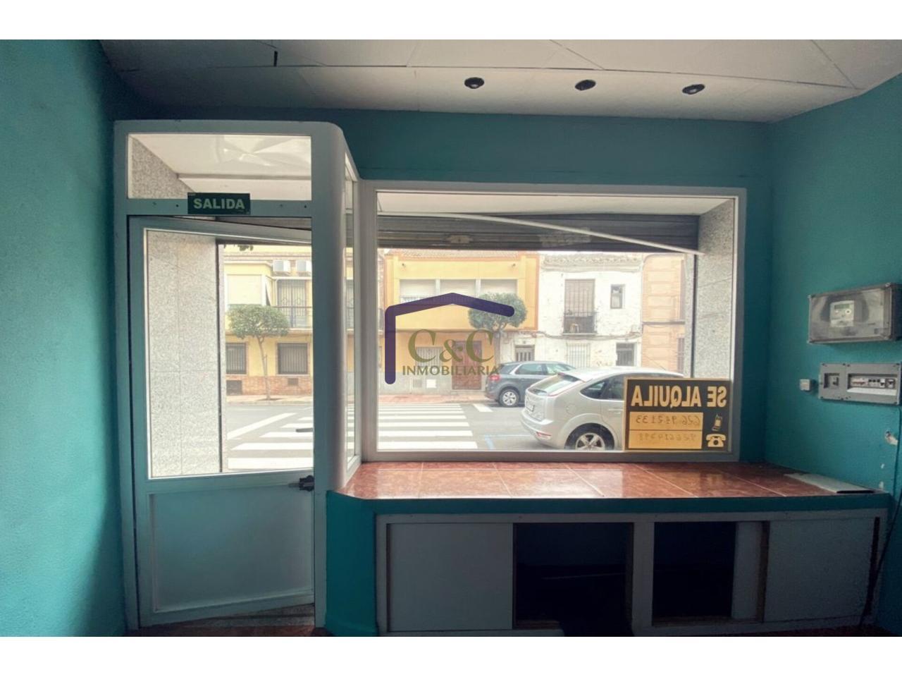 For rent of commercial in Manzanares