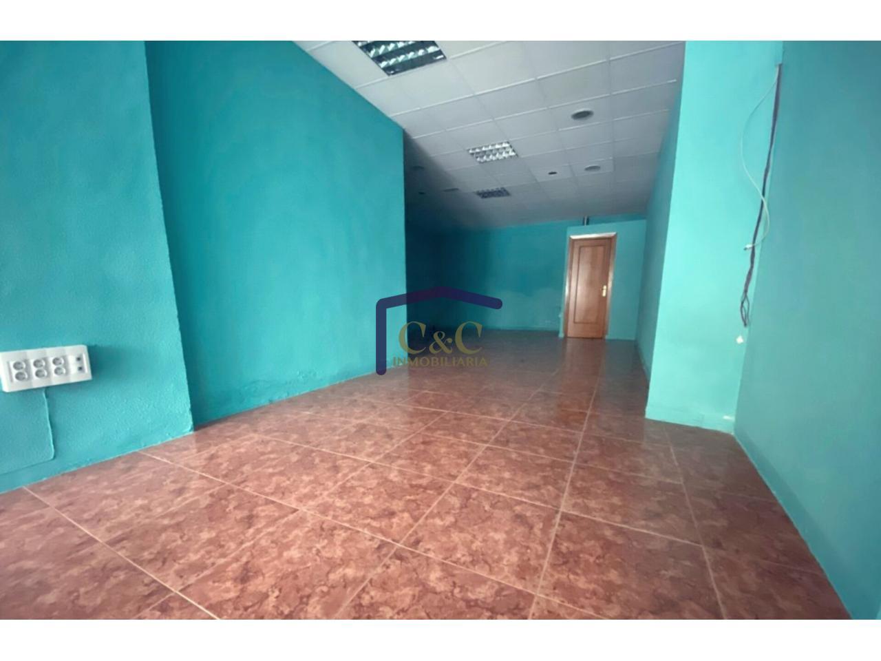 For rent of commercial in Manzanares