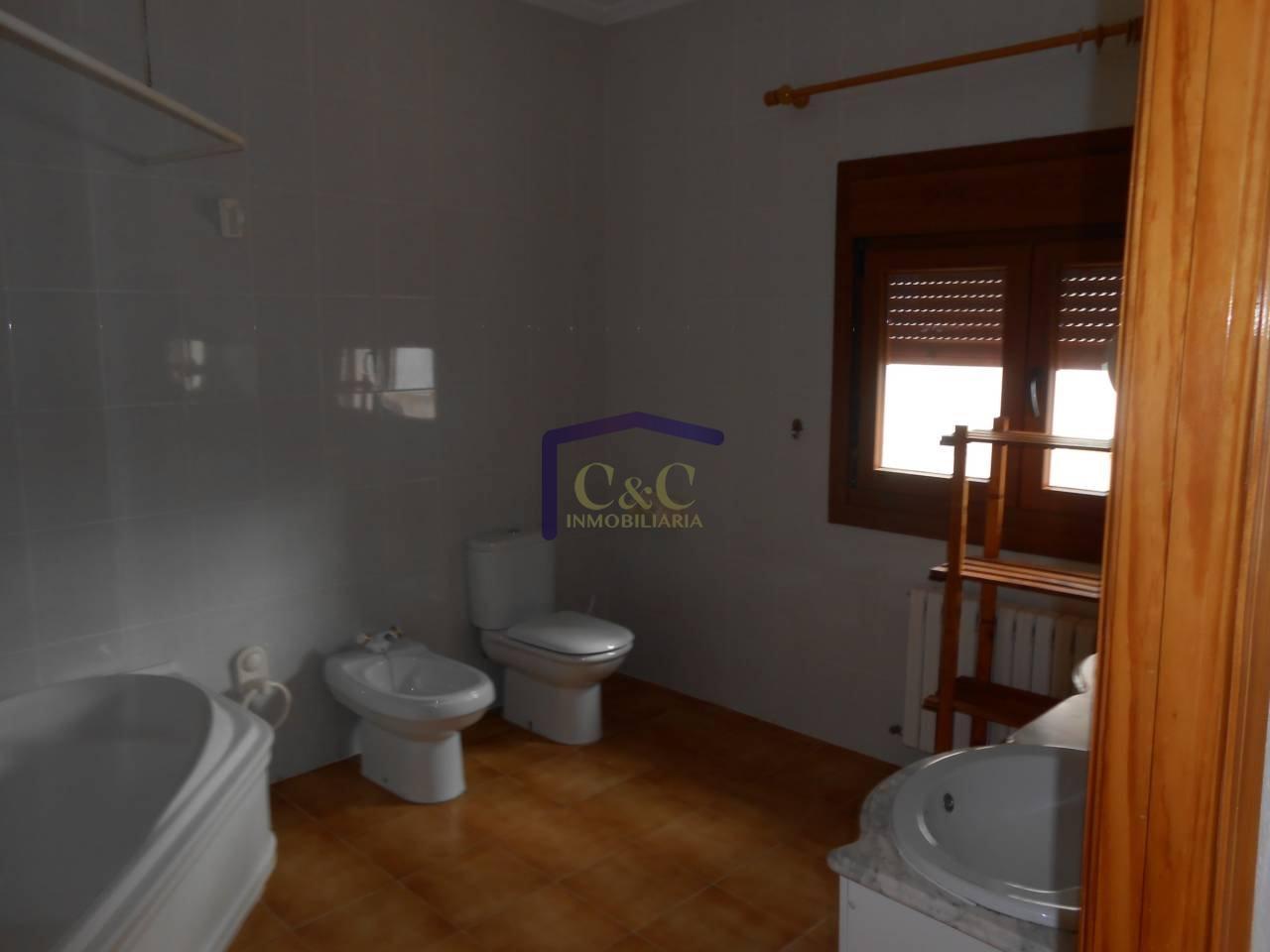 For sale of house in Membrilla