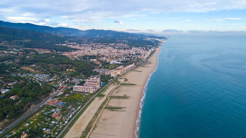For sale of duplex in Canet de Mar