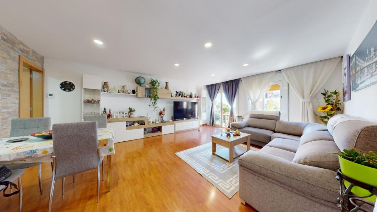 For sale of flat in Canet de Mar