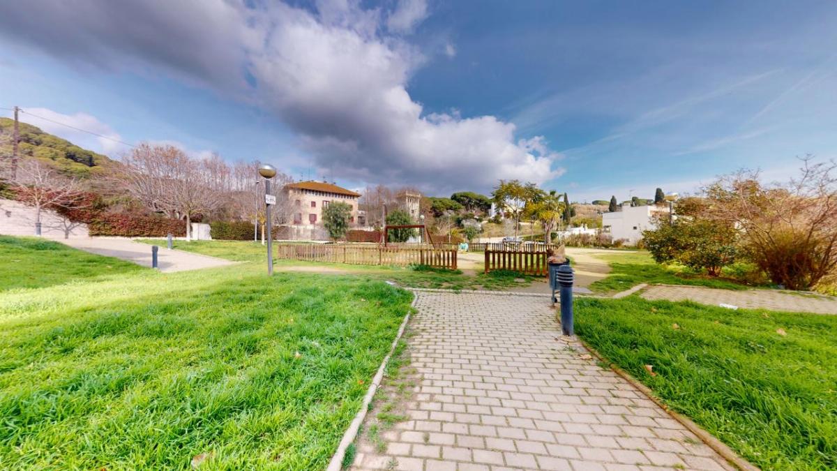For sale of duplex in Canet de Mar