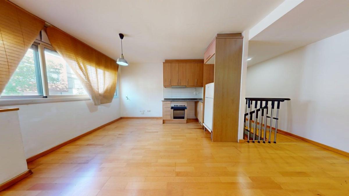 For sale of duplex in Canet de Mar