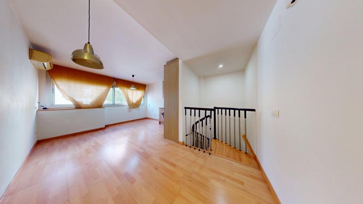 For sale of duplex in Canet de Mar