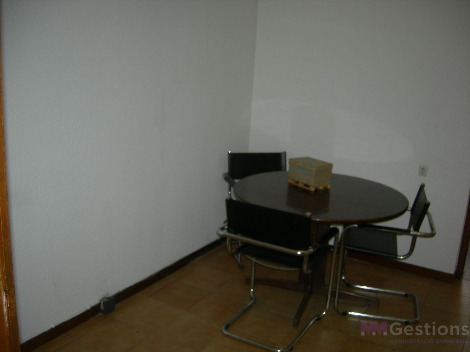 Alquiler de local en Torrelavit