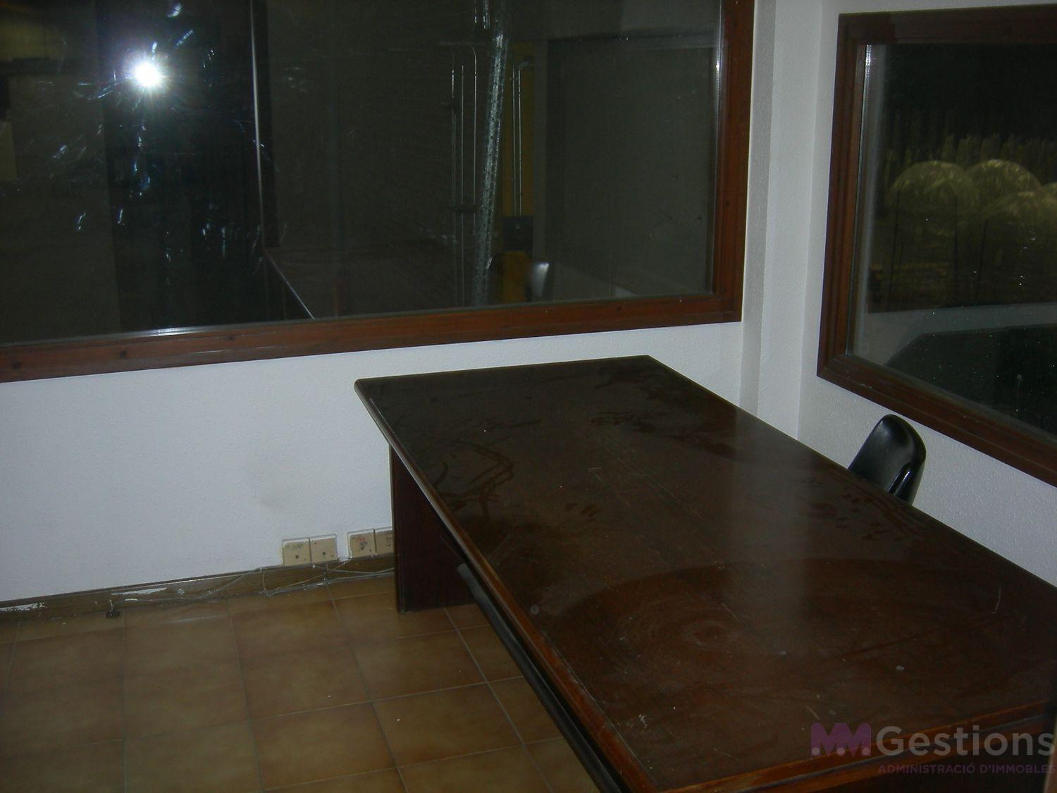 Alquiler de local en Torrelavit