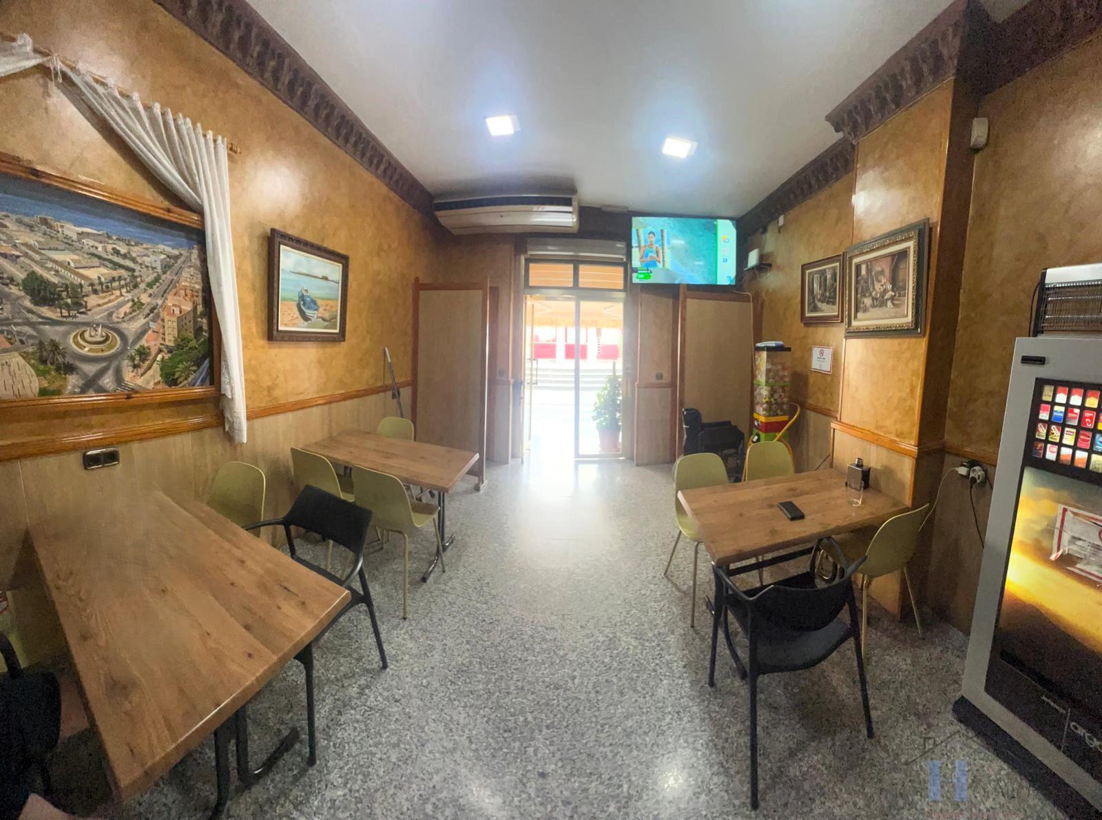 Venta de local en Adra