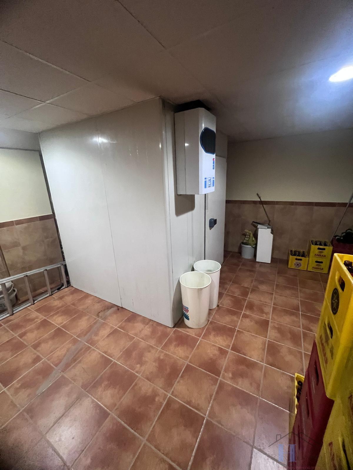 Venta de local en Adra