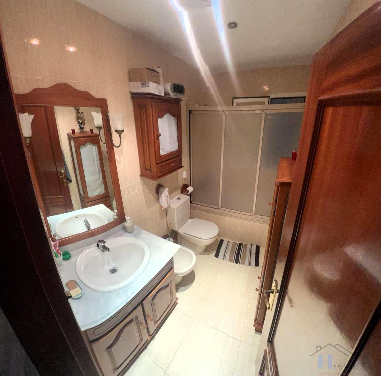 For sale of flat in Adra