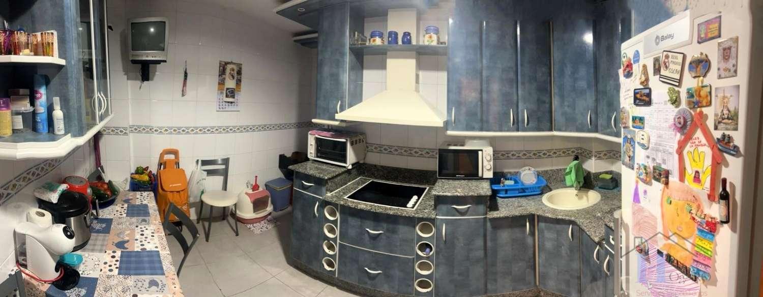 For sale of flat in Adra