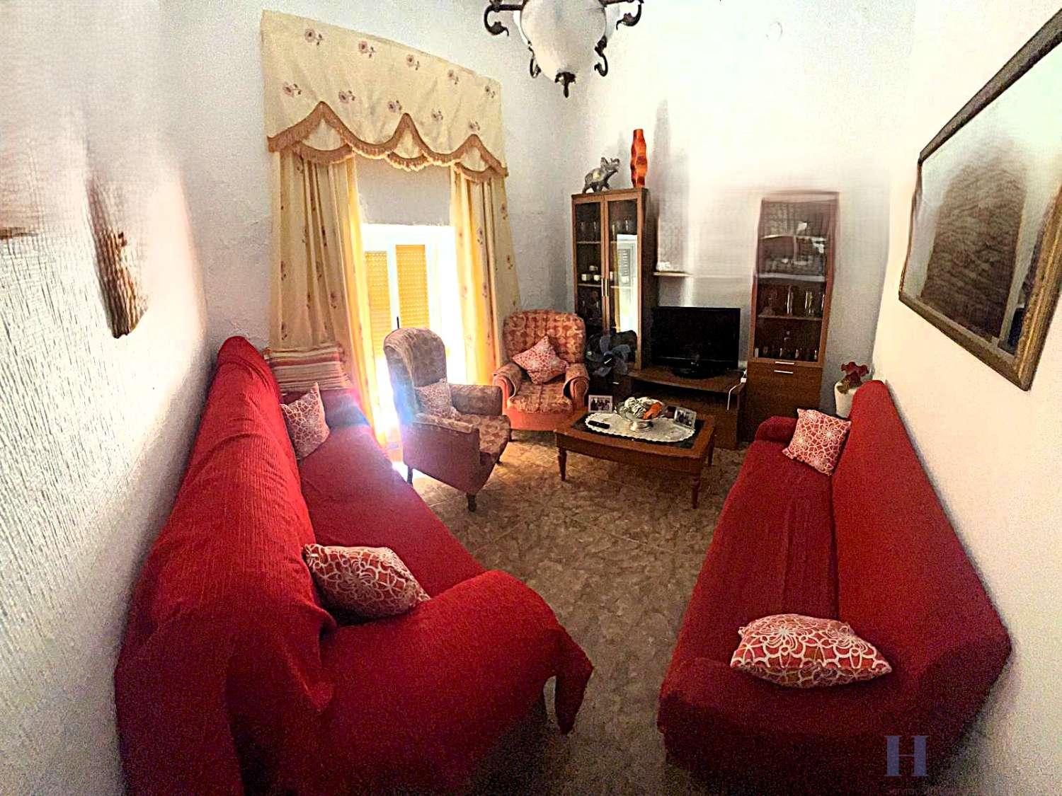 For sale of house in Adra