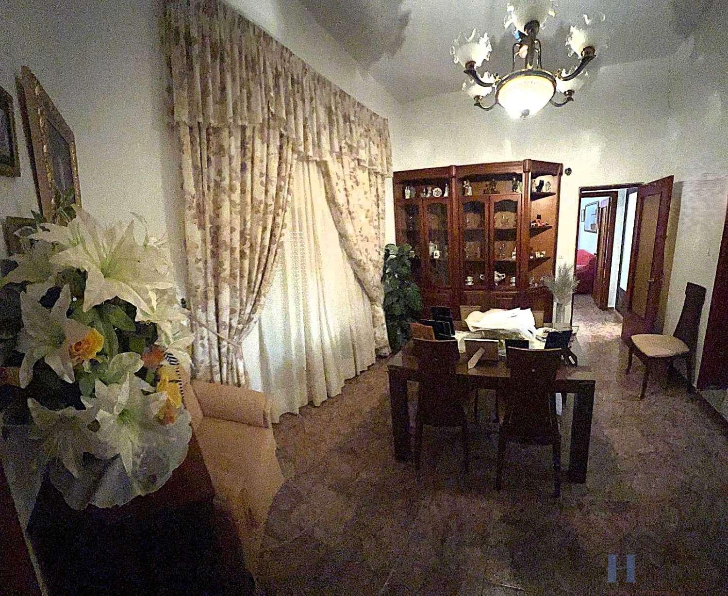 For sale of house in Adra