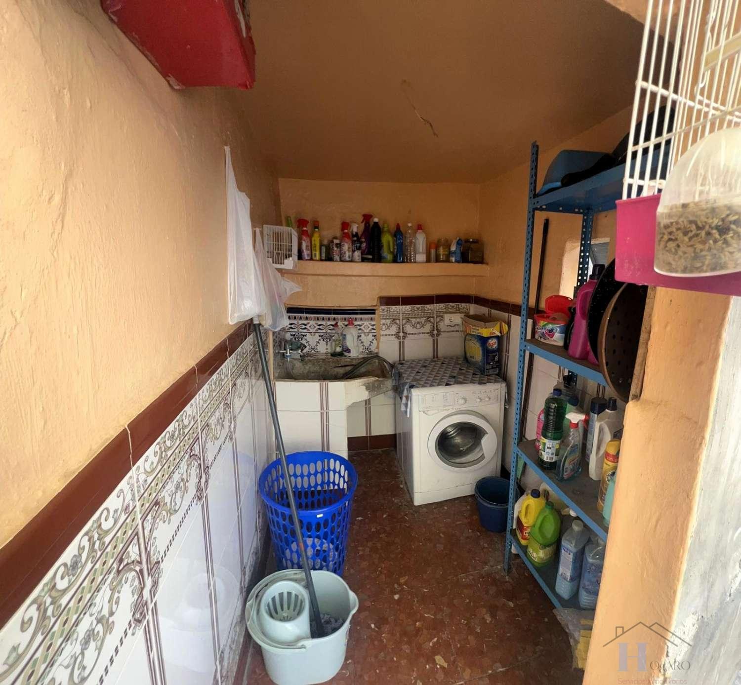 For sale of house in Adra