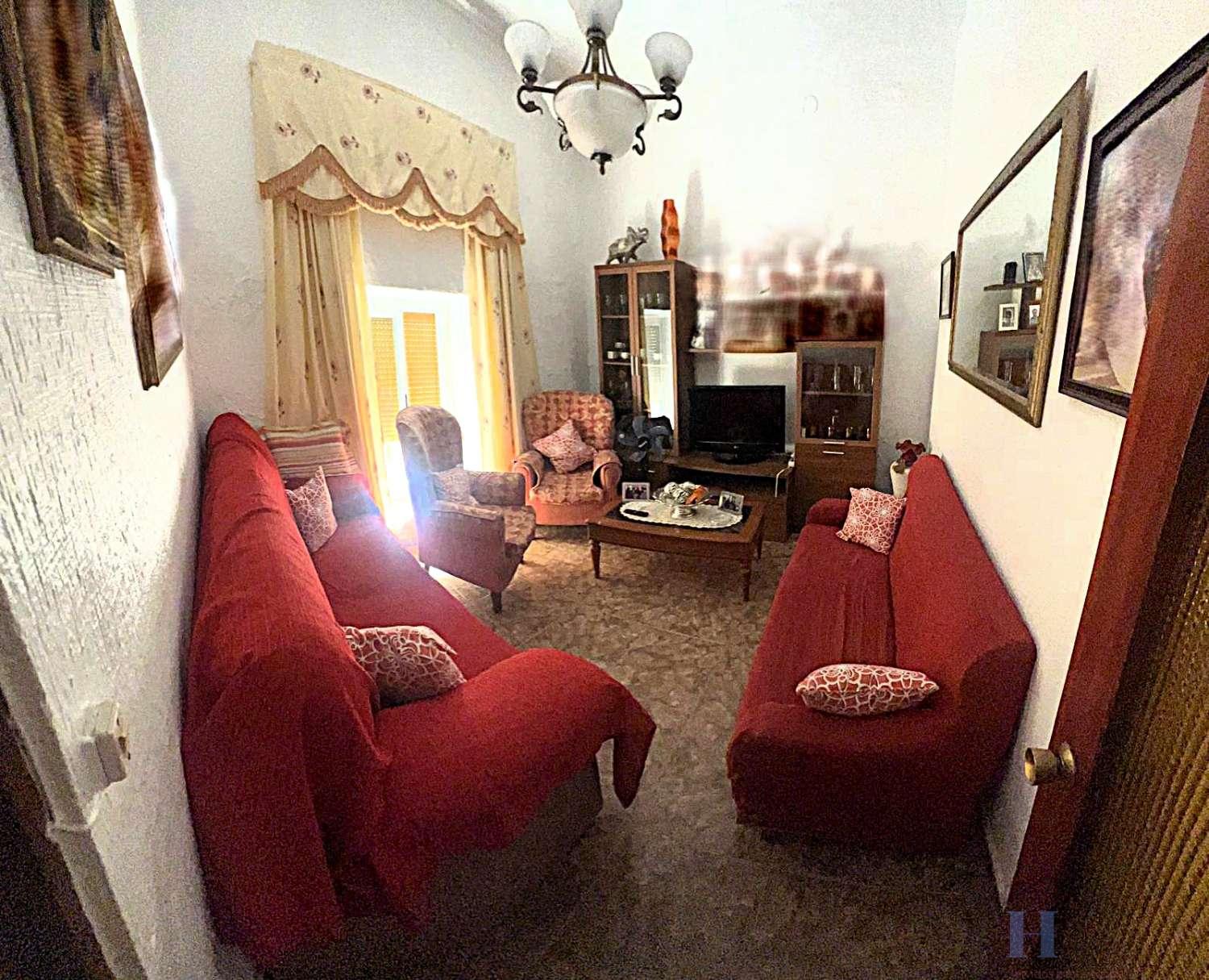 For sale of house in Adra