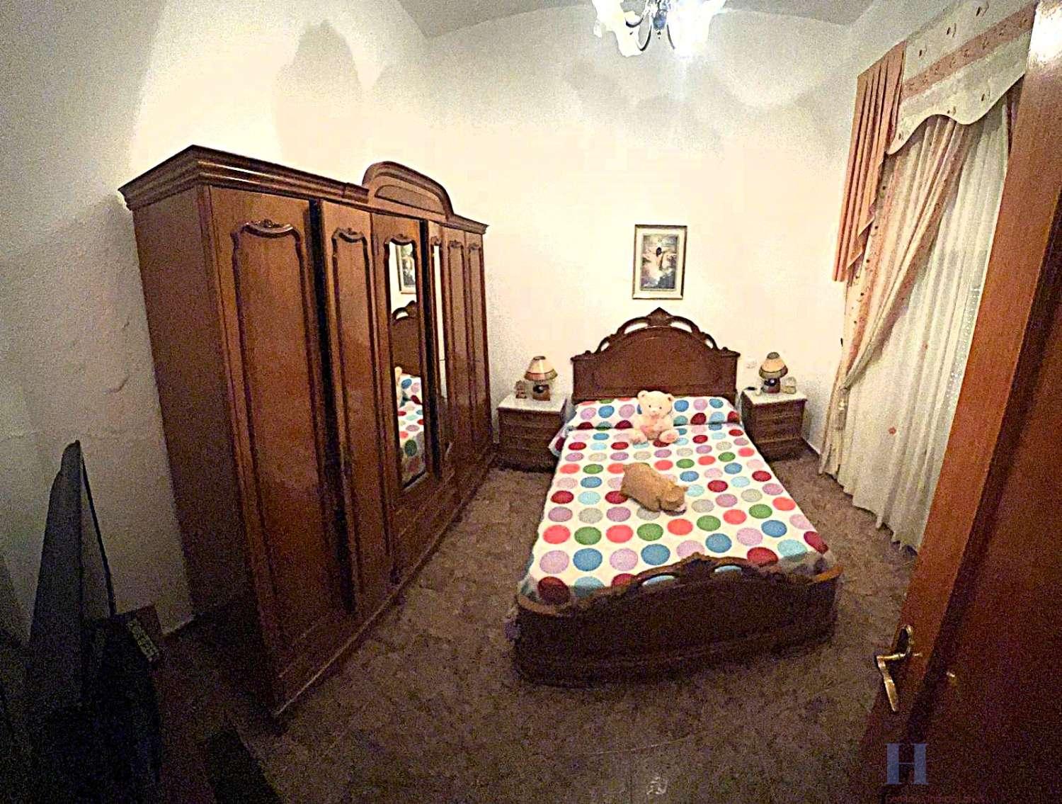For sale of house in Adra