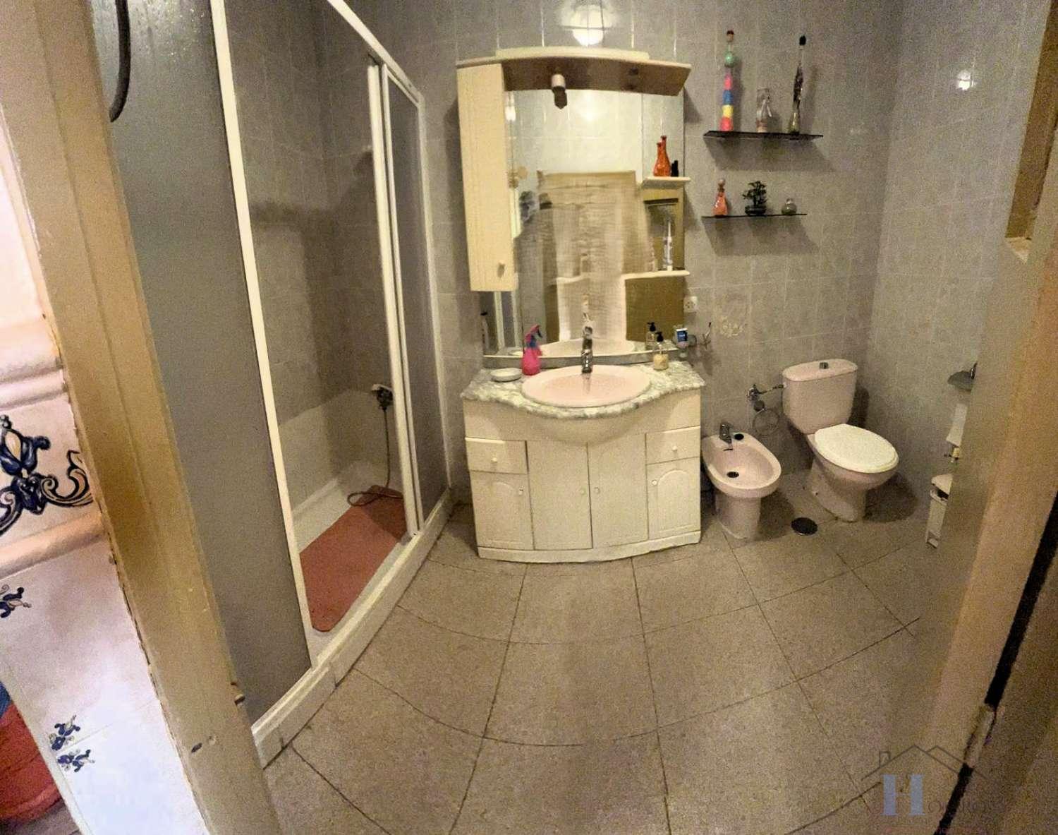 For sale of house in Adra
