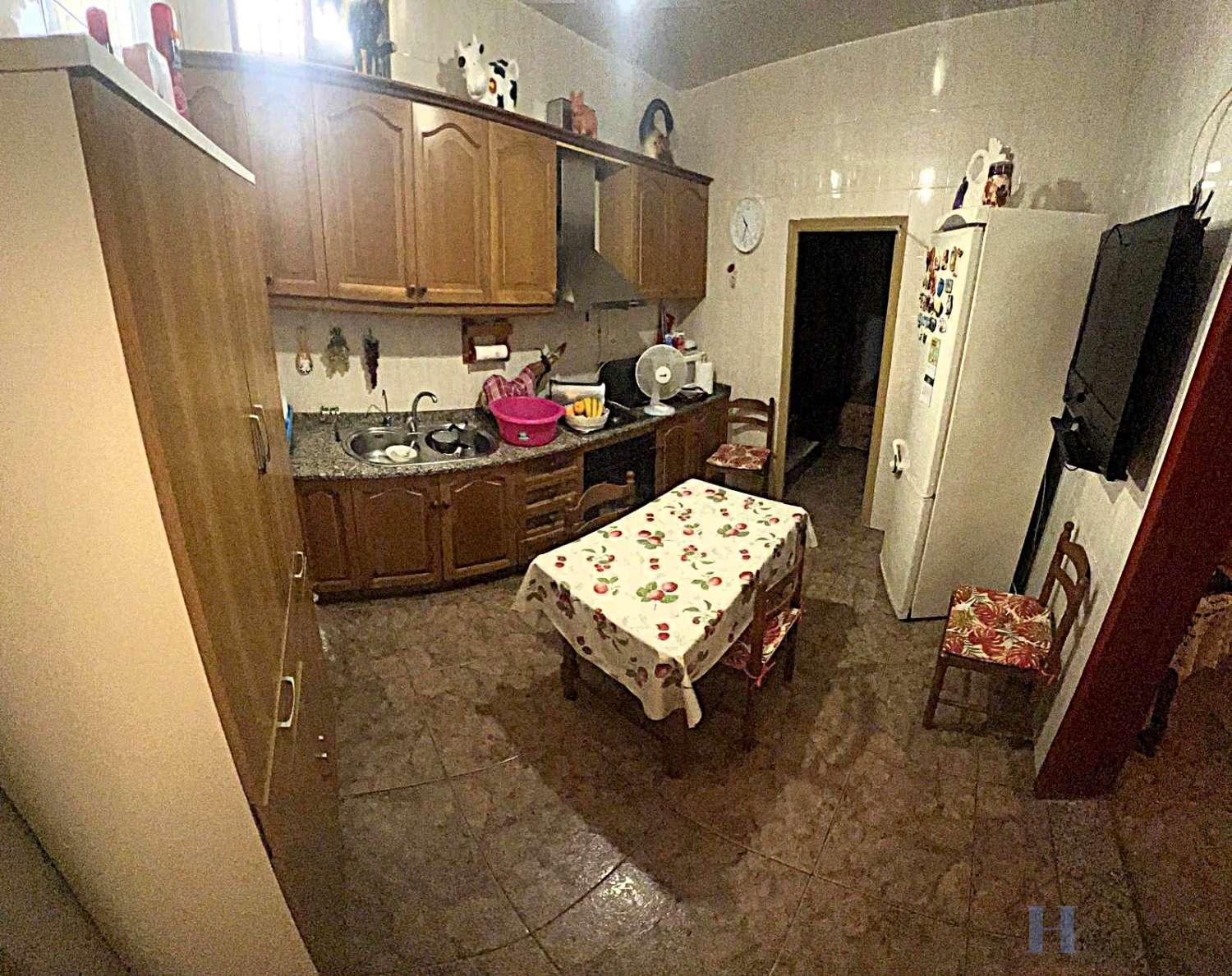 For sale of house in Adra