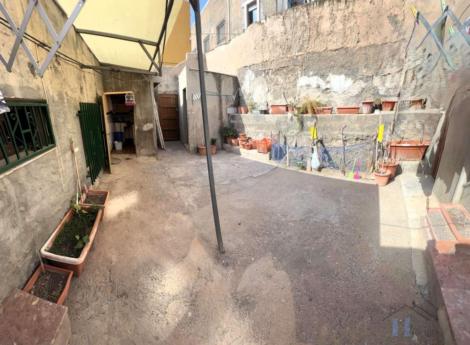 For sale of house in Adra