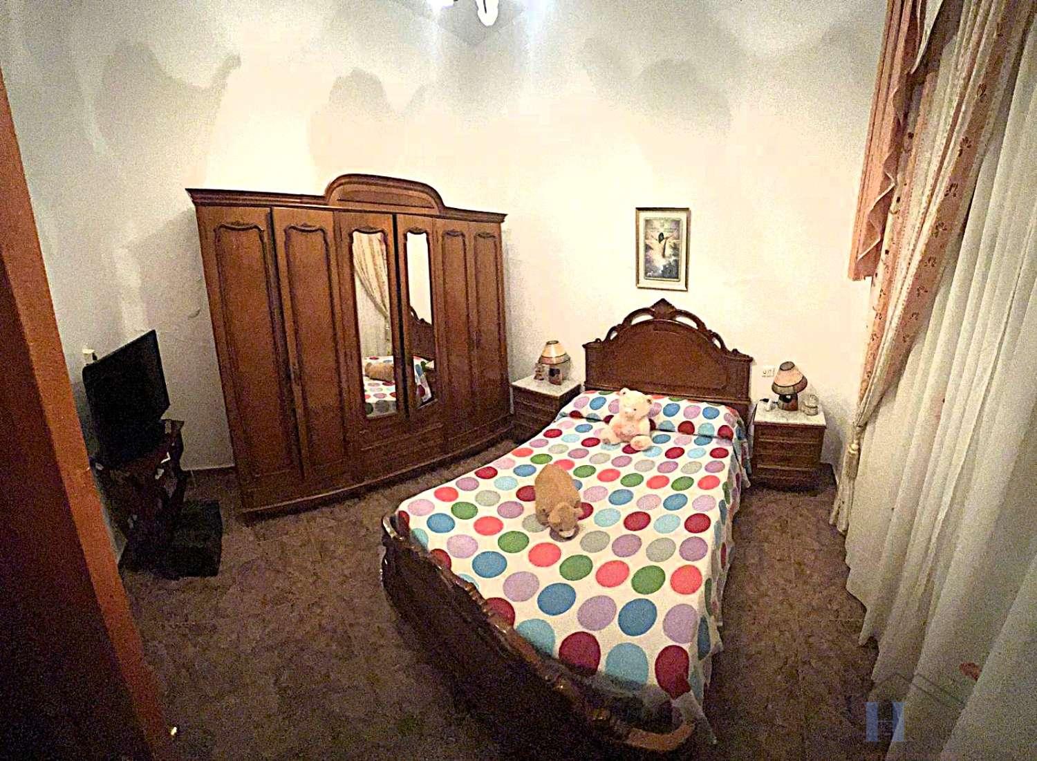 For sale of house in Adra