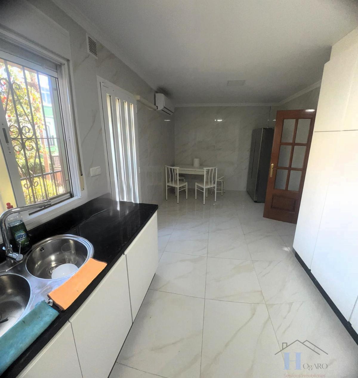 For rent of duplex in Adra