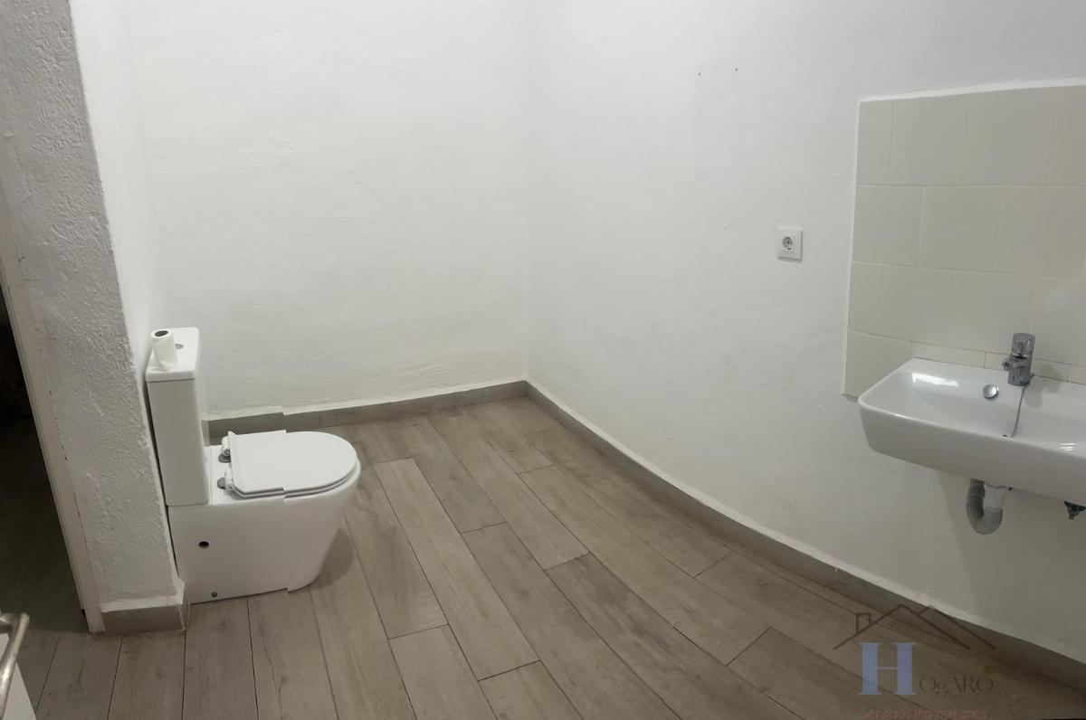 For rent of commercial in El Ejido