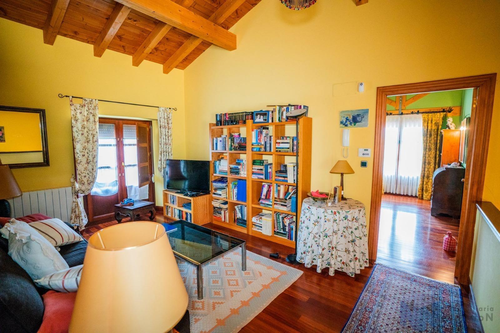 For sale of house in Junta de Villalba de Losa