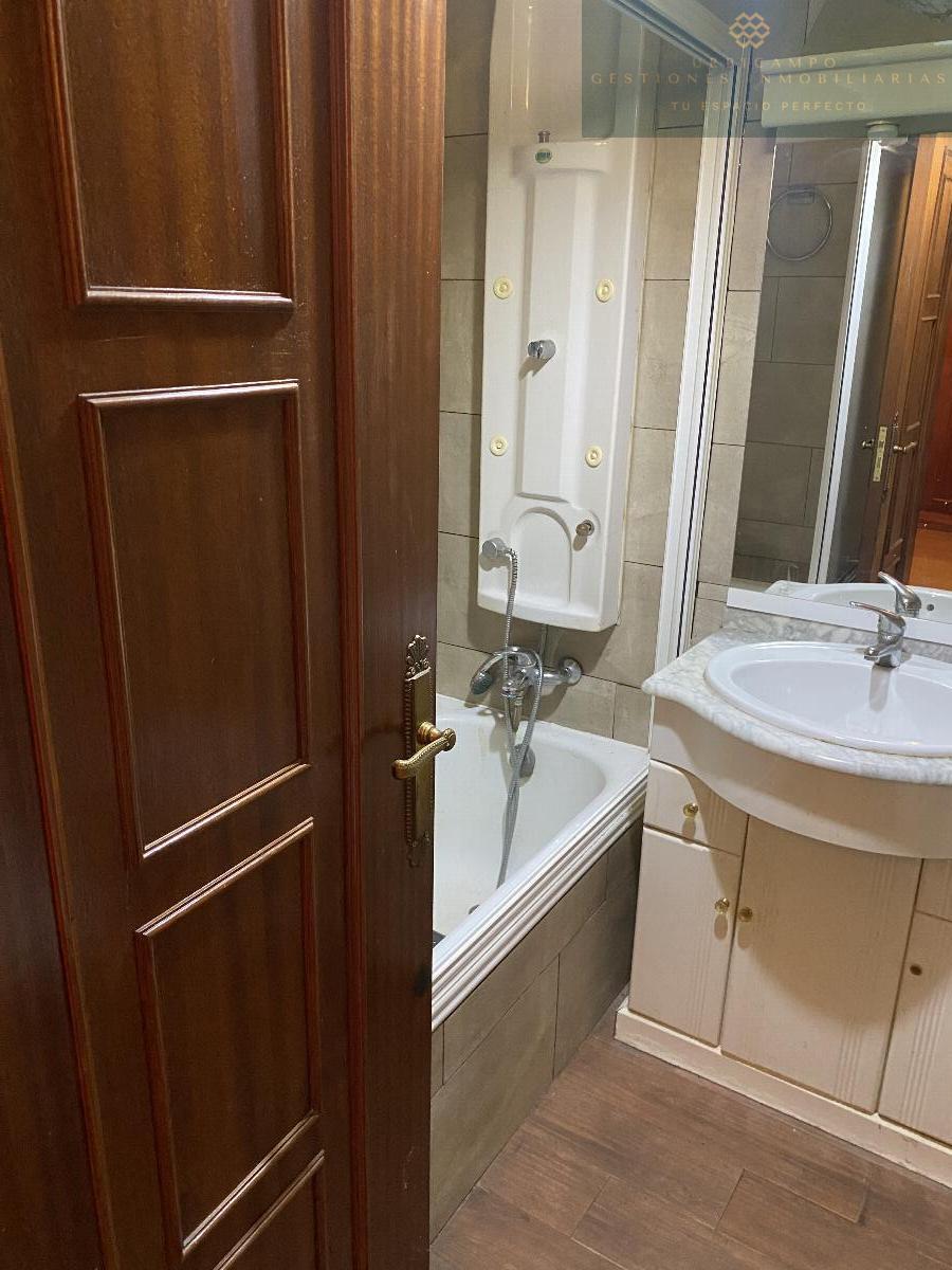 Suite bathroom