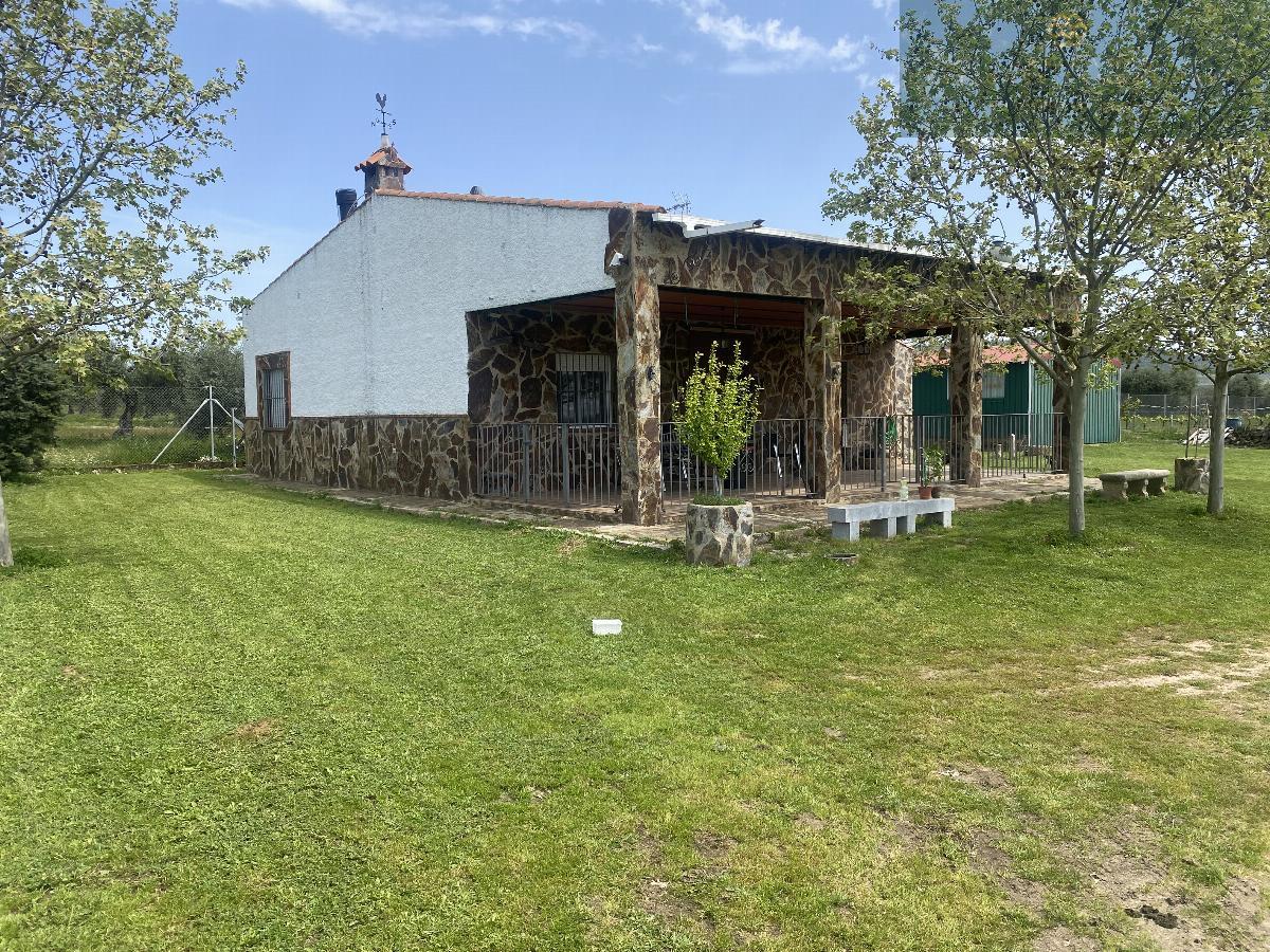 For sale of rural property in Mirandilla