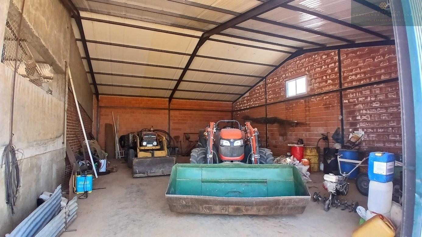 Venta de finca rústica en Cristina
