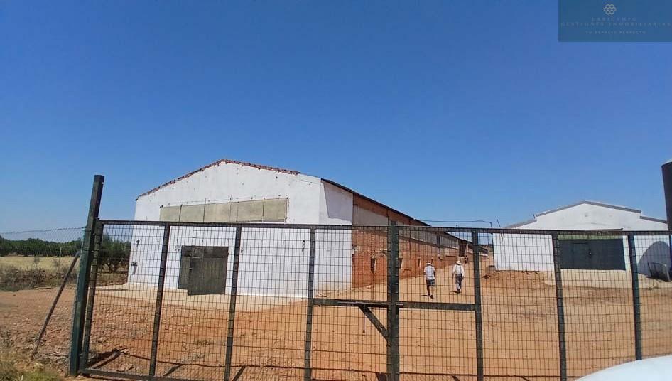 Venta de finca rústica en Cristina