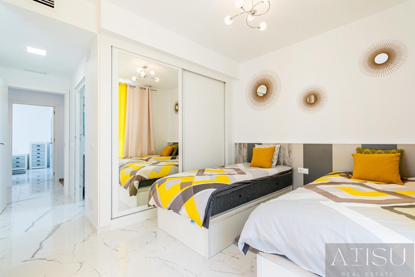 Venta de villa en Orihuela costa