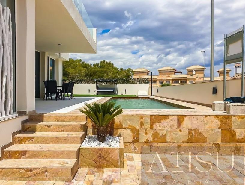 Venta de villa en Orihuela costa