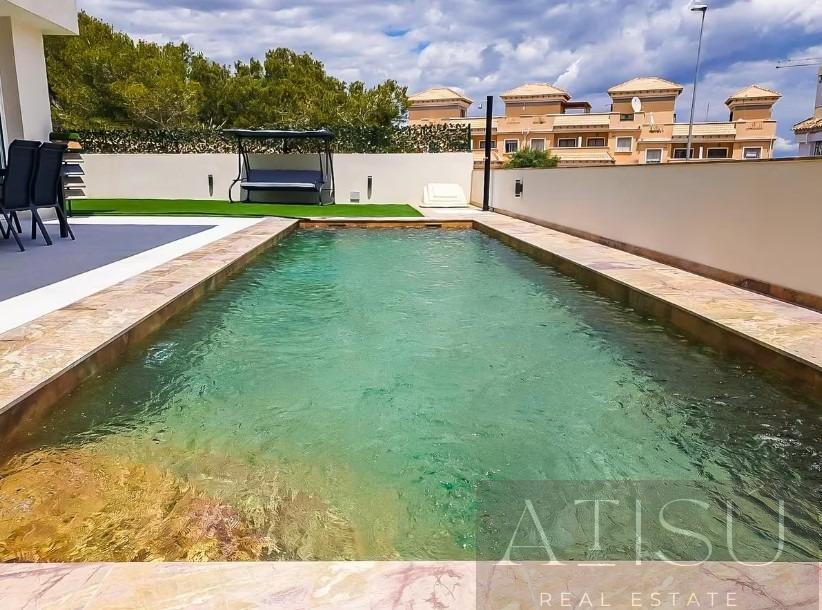 Venta de villa en Orihuela costa