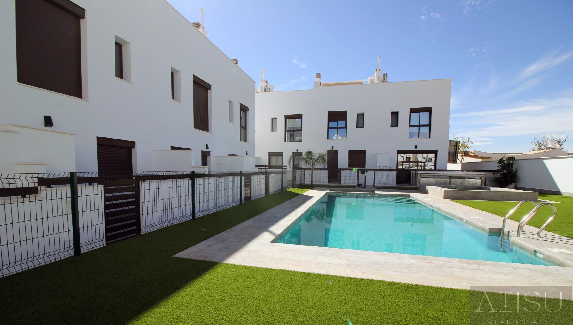 For sale of villa in Pilar de la horadada