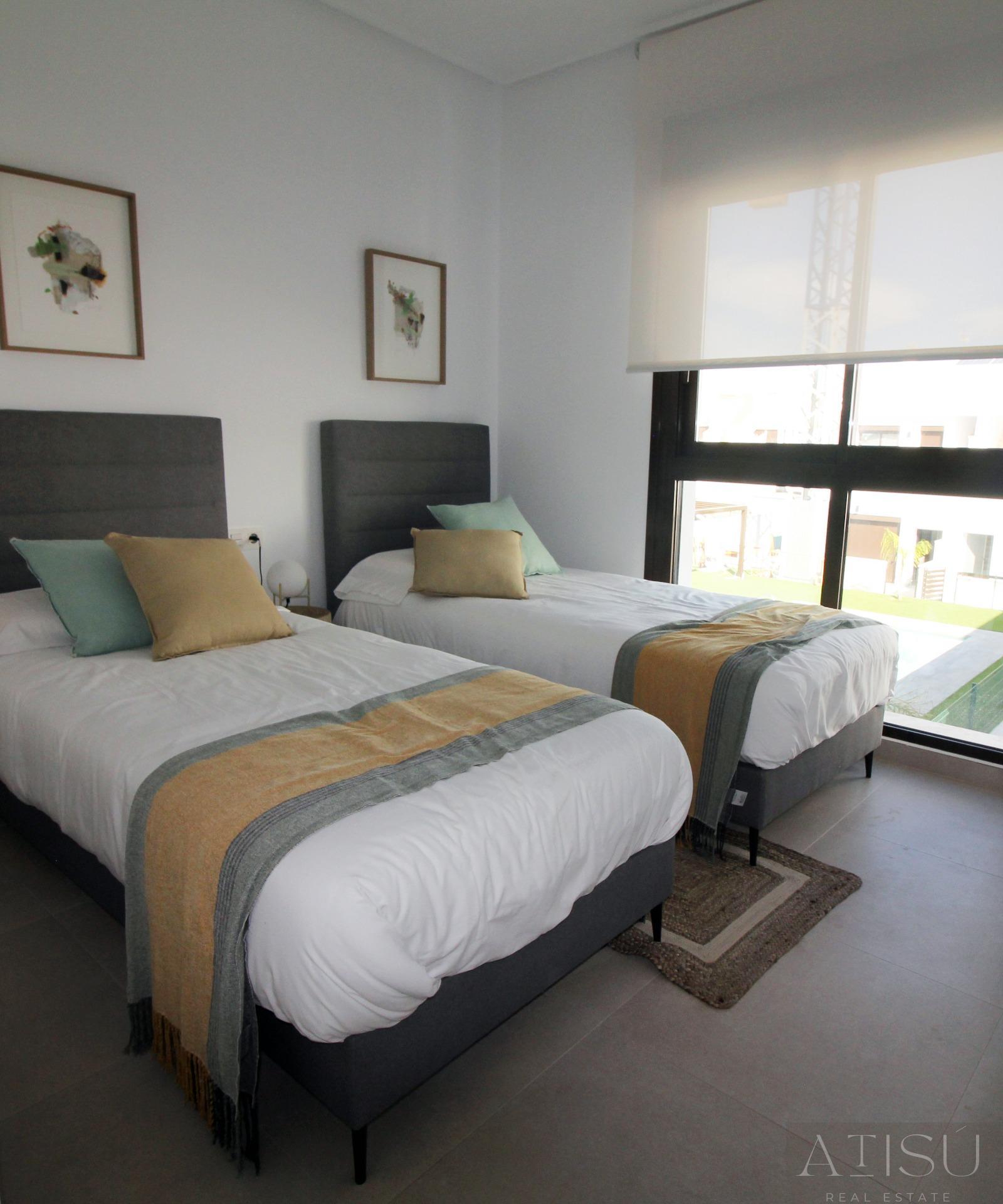 For sale of villa in Pilar de la horadada