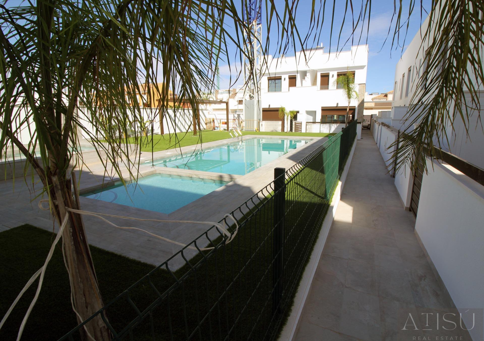 For sale of villa in Pilar de la horadada