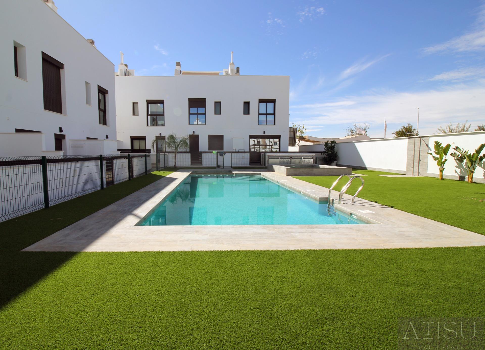 For sale of villa in Pilar de la horadada