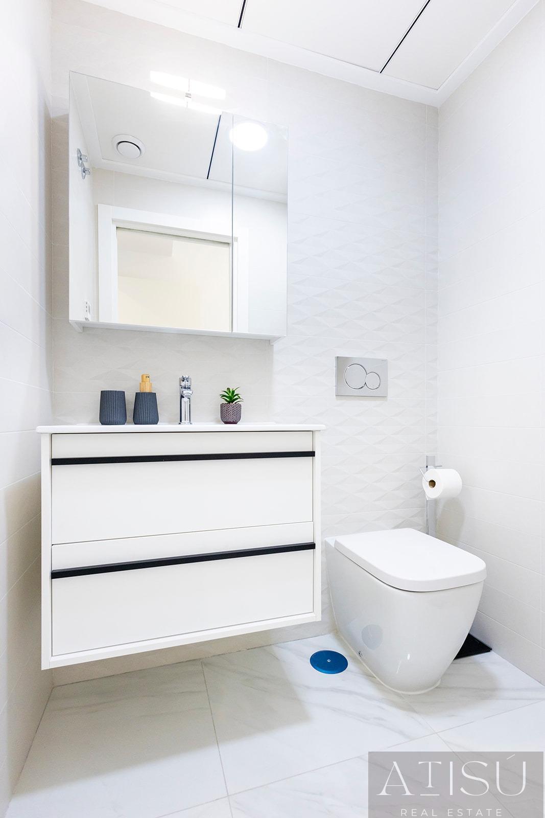 For sale of apartment in Jacarilla