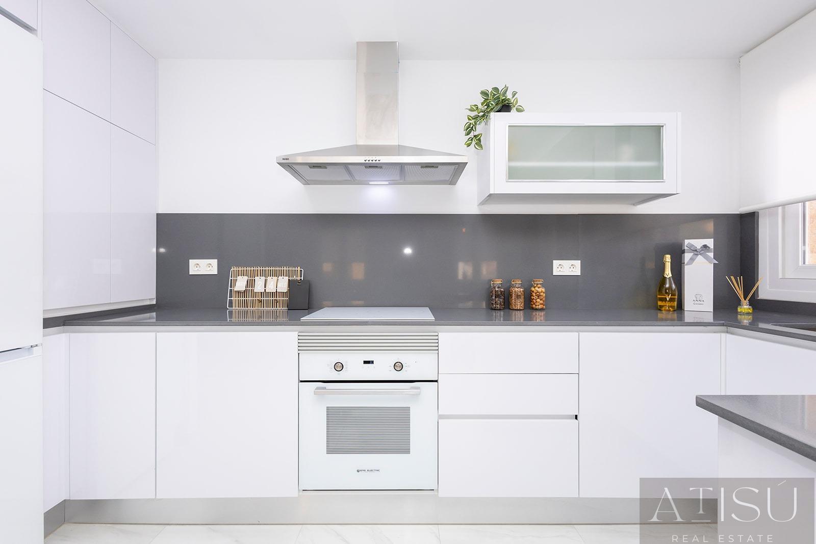 For sale of apartment in Jacarilla