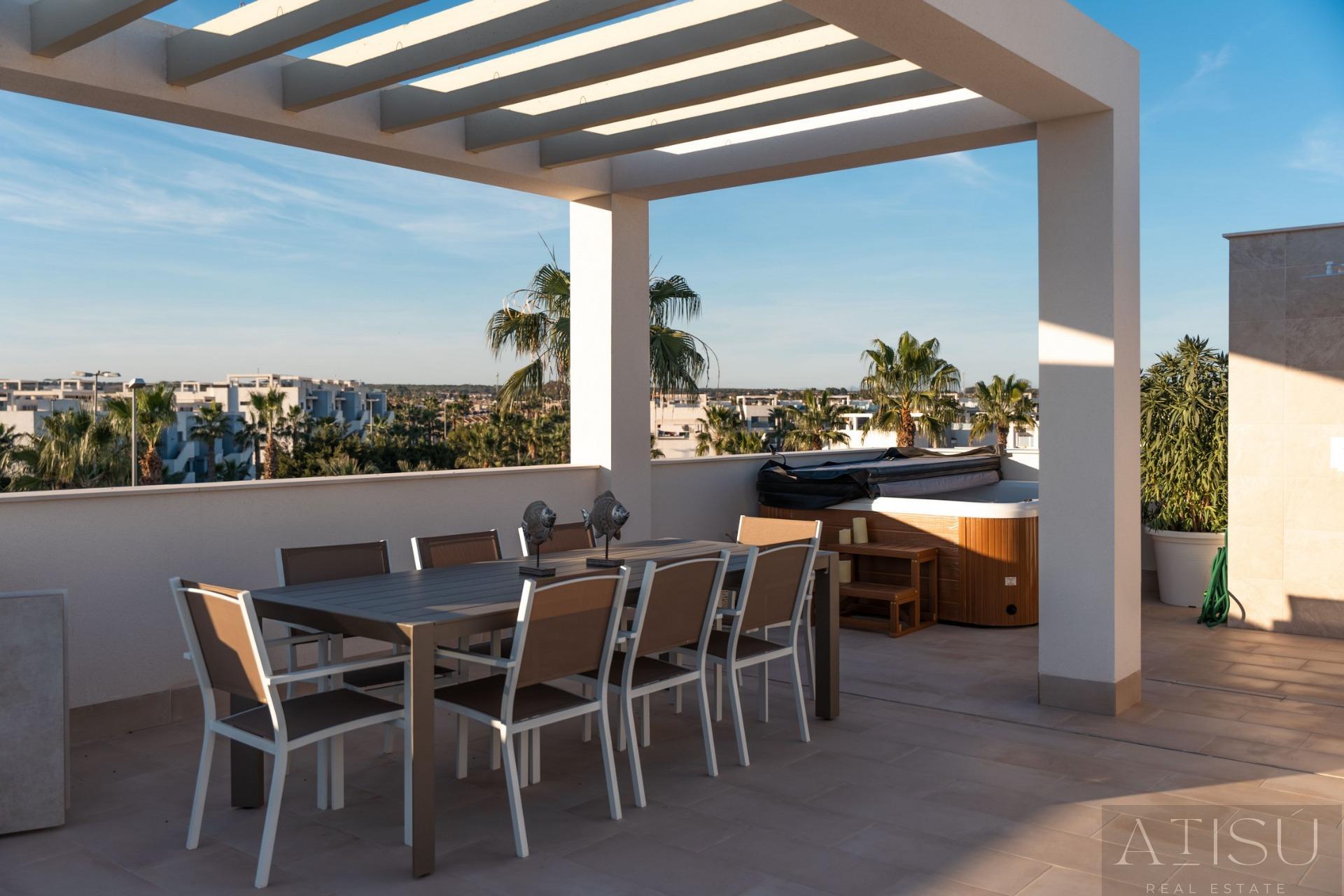 For sale of penthouse in Guardamar del segura