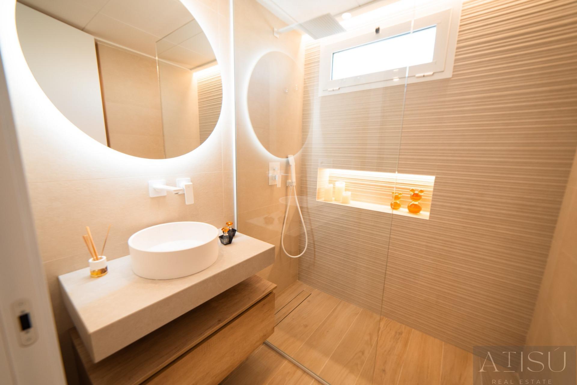 For sale of penthouse in Guardamar del segura