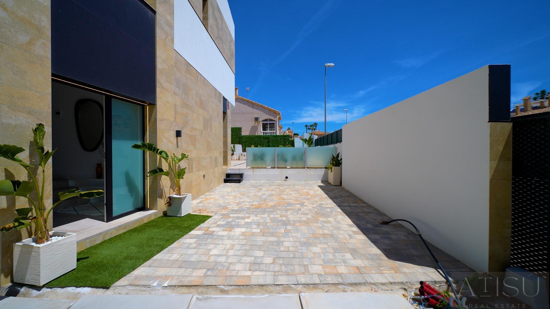Venta de villa en Orihuela costa